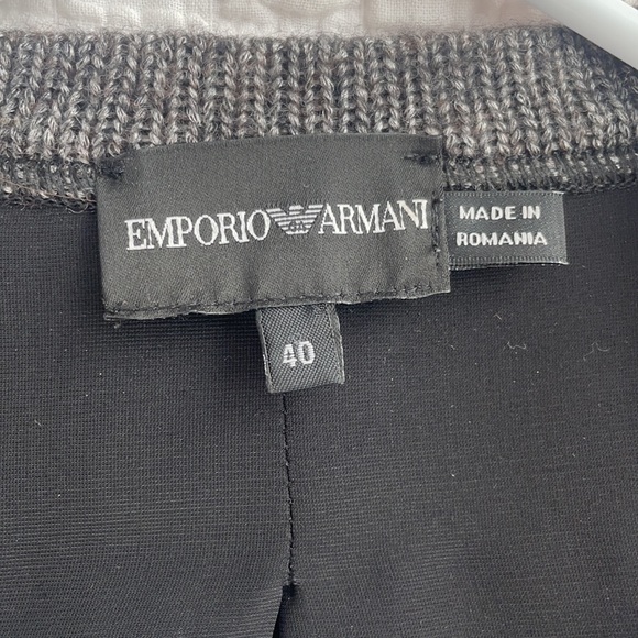 Stylish button-up Emporia Armani sweater. - Picture 2 of 4